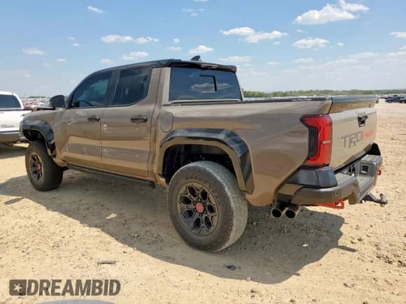 2025 Toyota Tacoma TRD Sport Hybrid с VIN 3TYLC5LN1ST035269, выставлен на аукционе Copart как лот 70372615 с пробегом 1 204 миль миль и Списание • Salvage title. История ставок и продаж доступна на DreamBid. Изображение 2.