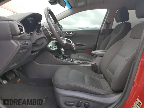 2019 Hyundai Ioniq SEL z VIN KMHC75LC8KU130997, wystawiony jako Copart lot #48557114 z przebiegiem 87 236 mil mil oraz . Historia ofert i sprzedaży dostępna na DreamBid. Obrazek 7.