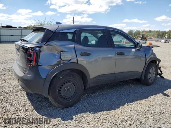 2025 Nissan Kicks S с VIN 3N8AP6BB9SL309607, выставлен на аукционе Copart как лот 70124975 с пробегом 31 378 миль миль и Списание • Salvage title. История ставок и продаж доступна на DreamBid. Изображение 3.