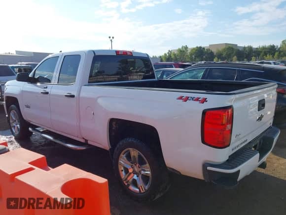 2019 Chevrolet Silverado 1500 Custom z VIN 2GCVKMEC7K1243970, wystawiony jako IAAI lot #43347102 z przebiegiem 79 556 mil mil oraz . Historia ofert i sprzedaży dostępna na DreamBid. Obrazek 14.