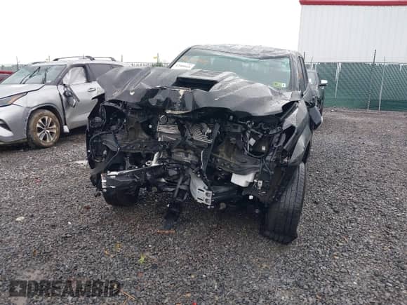 2024 Toyota Tacoma SR5 z VIN 3TMLB5JN4RM025895, wystawiony jako IAAI lot #42309915 z przebiegiem 23 530 mil mil oraz . Historia ofert i sprzedaży dostępna na DreamBid. Obrazek 6.