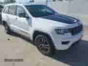 2017 Jeep Grand Cherokee Trailhawk z VIN 1C4RJFLT0HC875456, wystawiony jako IAAI lot #42695042 z przebiegiem 98 879 mil mil oraz . Historia ofert i sprzedaży dostępna na DreamBid. Obrazek 1.