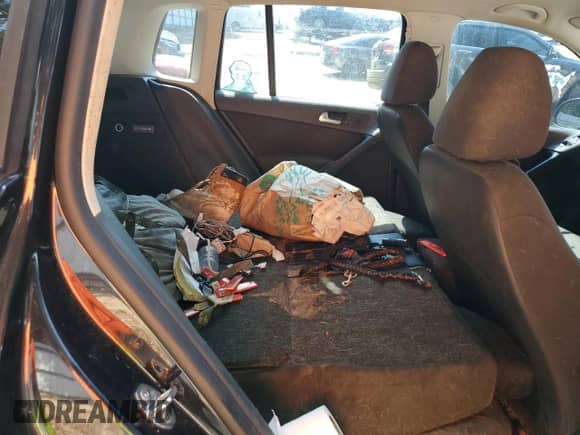 2017 Volkswagen Tiguan S с VIN WVGAV7AX2HK048377, выставлен на аукционе Copart как лот 81180095 с пробегом Не указан миль и Списание • Salvage title. История ставок и продаж доступна на DreamBid. Изображение 11.