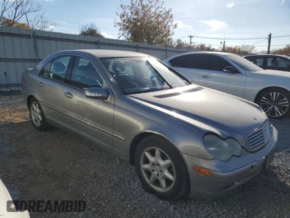 2004 Mercedes-Benz C 240 with VIN WDBRF81J14F463231, listed as a Copart auction lot 77785464 with 121,723 mi miles and Salvage title. Bid and sale history available at DreamBid. Image 4.