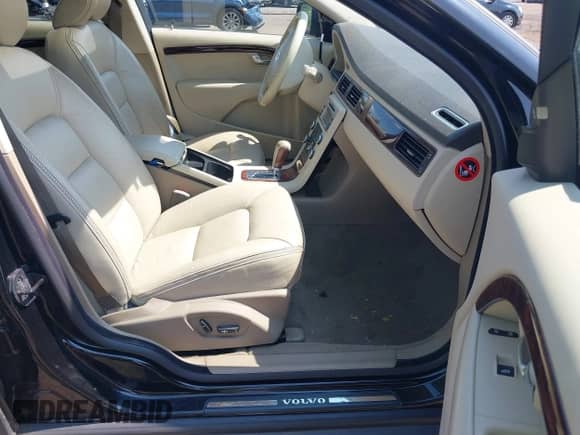 2008 Volvo XC70 with VIN YV4BZ982X81038136, listed as a IAAI auction lot 42661780 with 171,967 mi miles and . Bid and sale history available at DreamBid. Image 5.