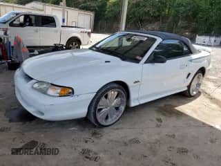 1996 Ford Mustang GT z VIN 1FALP45X6TF221437, wystawiony jako Copart lot #60744925 z przebiegiem 101 442 mil mil oraz Szkoda całkowita • Salvage title. Historia ofert i sprzedaży dostępna na DreamBid. Obrazek 1.
