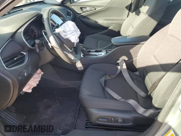 2025 Chevrolet Malibu LS z VIN 1G1ZC5ST5SF113373, wystawiony jako Copart lot #85920444 z przebiegiem 3 963 mil mil oraz Czysty tytuł • Clean title. Historia ofert i sprzedaży dostępna na DreamBid. Obrazek 7.