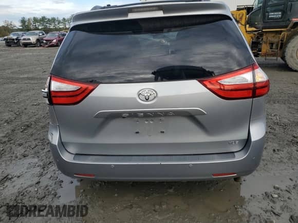 2015 Toyota Sienna XLE with VIN 5TDYK3DC1FS687918, listed as a Copart auction lot 86643375 with 121,810 mi miles and Salvage title. Bid and sale history available at DreamBid. Image 6.