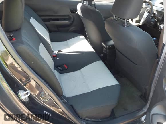 2016 Toyota Prius One z VIN JTDKDTB31G1119864, wystawiony jako IAAI lot #43270817 z przebiegiem 199 489 mil mil oraz . Historia ofert i sprzedaży dostępna na DreamBid. Obrazek 8.