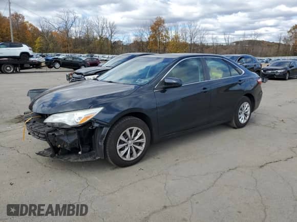2015 Toyota Camry SE z VIN 4T1BF1FK4FU997605, wystawiony jako Copart lot #90106375 z przebiegiem 96 109 mil mil oraz Szkoda całkowita • Salvage title. Historia ofert i sprzedaży dostępna na DreamBid. Obrazek 1.