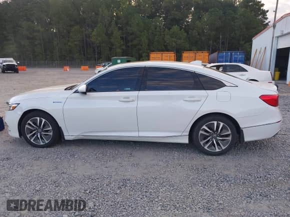 2018 Honda Accord EX z VIN 1HGCV3F41JA003951, wystawiony jako IAAI lot #43423979 z przebiegiem 133 663 mil mil oraz . Historia ofert i sprzedaży dostępna na DreamBid. Obrazek 14.