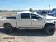 2009 Dodge 2500 SLT z VIN 3D7KS29L39G517173, wystawiony jako IAAI lot #42363468 z przebiegiem 147 721 mil mil oraz . Historia ofert i sprzedaży dostępna na DreamBid. Obrazek 14.