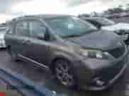 2011 Toyota Sienna SE z VIN 5TDXK3DC5BS162558, wystawiony jako IAAI lot #43213683 z przebiegiem 163 949 mil mil oraz . Historia ofert i sprzedaży dostępna na DreamBid. Obrazek 1.