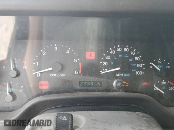 2000 Jeep Wrangler Sport z VIN 1J4FA49S7YP741858, wystawiony jako Copart lot #59058075 z przebiegiem 223 876 mil mil oraz Czysty tytuł • Clean title. Historia ofert i sprzedaży dostępna na DreamBid. Obrazek 9.