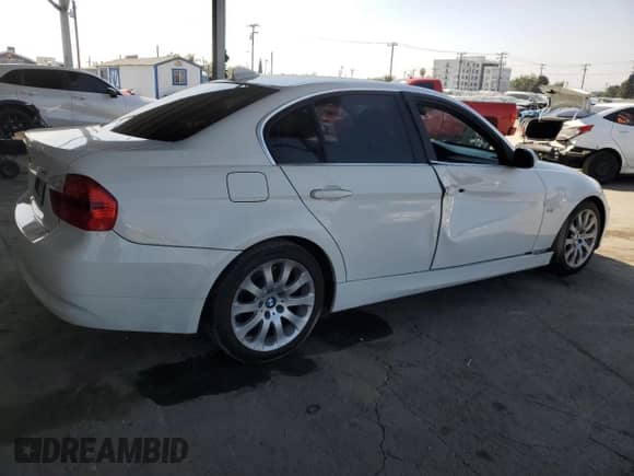 2006 BMW 3 Series 330i с VIN WBAVB33516PS14128, выставлен на аукционе Copart как лот 82247535 с пробегом 244 971 миль миль и Списание • Salvage title. История ставок и продаж доступна на DreamBid. Изображение 3.
