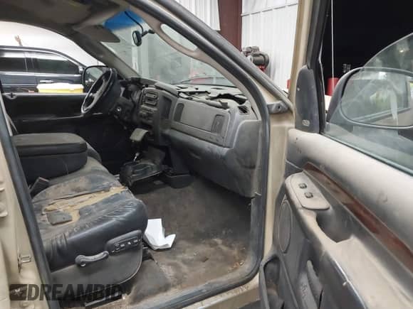 2003 Dodge 2500 ST z VIN 3D7KA286X3G753292, wystawiony jako IAAI lot #43271144 z przebiegiem Nie podano mil oraz . Historia ofert i sprzedaży dostępna na DreamBid. Obrazek 5.