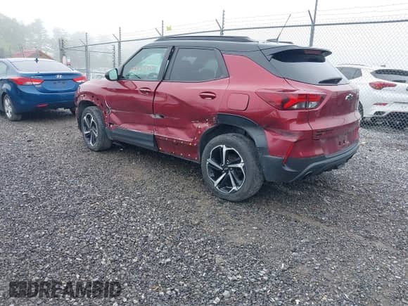 2022 Chevrolet TrailBlazer RS z VIN KL79MUSL1NB063062, wystawiony jako IAAI lot #42326055 z przebiegiem 167 944 mil mil oraz . Historia ofert i sprzedaży dostępna na DreamBid. Obrazek 3.