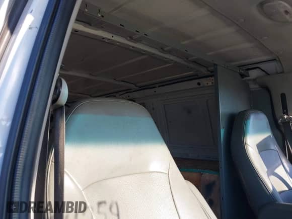 2008 Ford Econoline Cargo Commercial z VIN 1FTNE24W78DB54937, wystawiony jako IAAI lot #43394259 z przebiegiem 184 949 mil mil oraz . Historia ofert i sprzedaży dostępna na DreamBid. Obrazek 8.