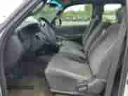 2004 Toyota Tundra SR5 z VIN 5TBBT44124S446978, wystawiony jako Copart lot #63937625 z przebiegiem 267 034 mil mil oraz Czysty tytuł • Clean title. Historia ofert i sprzedaży dostępna na DreamBid. Obrazek 7.