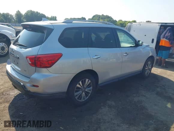 2019 Nissan Pathfinder S z VIN 5N1DR2MNXKC629366, wystawiony jako IAAI lot #42943140 z przebiegiem 165 192 mil mil oraz . Historia ofert i sprzedaży dostępna na DreamBid. Obrazek 4.