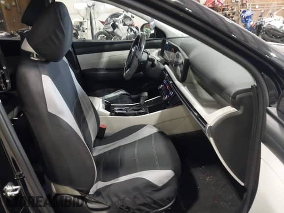 2025 Hyundai Tucson SEL with VIN KM8JBCDE8SU375065, listed as a IAAI auction lot 43152546 with 26,619 mi miles and . Bid and sale history available at DreamBid. Image 5.