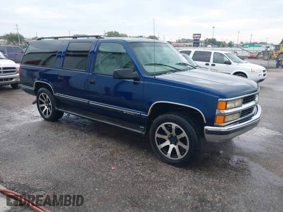 1999 Chevrolet Suburban with VIN 3GNFK16R2XG122257, listed as a IAAI auction lot 43360513 with 159,665 mi miles and . Bid and sale history available at DreamBid. Image 1.
