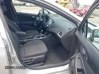 2017 Chevrolet Cruze LT z VIN 3G1BE6SM6HS615274, wystawiony jako IAAI lot #43084511 z przebiegiem 92 026 mil mil oraz . Historia ofert i sprzedaży dostępna na DreamBid. Obrazek 5.