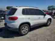 2017 Volkswagen Tiguan S z VIN WVGAV7AX0HK026345, wystawiony jako Copart lot #80848055 z przebiegiem 69 956 mil mil oraz Szkoda całkowita • Salvage title. Historia ofert i sprzedaży dostępna na DreamBid. Obrazek 3.