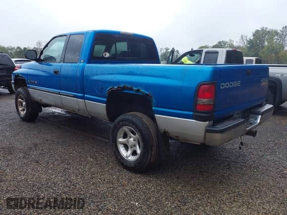 2001 Dodge 1500 with VIN 3B7HF13Z81G774740, listed as a IAAI auction lot 43299257 with 121,517 mi miles and . Bid and sale history available at DreamBid. Image 3.