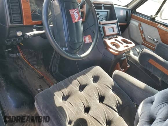 1994 Chevrolet Chevy Van с VIN 1GBEG25K3RF178166, выставлен на аукционе Copart как лот 69173594 с пробегом 143 577 миль миль и Списание • Salvage title. История ставок и продаж доступна на DreamBid. Изображение 8.