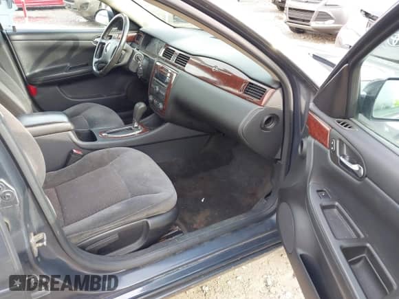 2008 Chevrolet Impala LT z VIN 2G1WC583489195849, wystawiony jako IAAI lot #43511173 z przebiegiem 183 225 mil mil oraz . Historia ofert i sprzedaży dostępna na DreamBid. Obrazek 5.