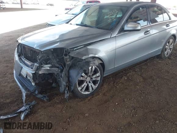 2008 Mercedes-Benz C 300 Sport z VIN WDDGF54X38R015493, wystawiony jako IAAI lot #43001278 z przebiegiem 154 226 mil mil oraz . Historia ofert i sprzedaży dostępna na DreamBid. Obrazek 12.