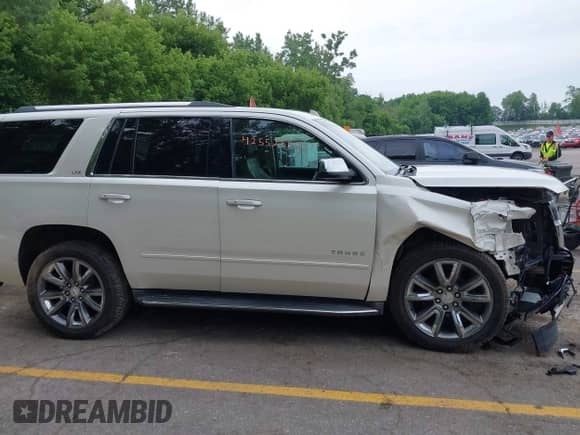 2015 Chevrolet Tahoe LTZ с VIN 1GNSKCKC0FR531948, выставлен на аукционе IAAI как лот 42552500 с пробегом 197 635 миль миль и . История ставок и продаж доступна на DreamBid. Изображение 13.