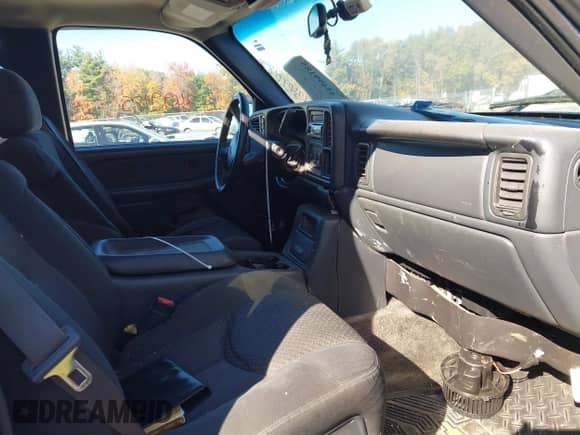 2002 Chevrolet Avalanche z VIN 3GNEK13TX2G265848, wystawiony jako IAAI lot #43499185 z przebiegiem 203 455 mil mil oraz . Historia ofert i sprzedaży dostępna na DreamBid. Obrazek 5.