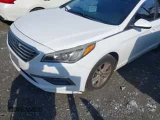 2015 Hyundai Sonata SE with VIN 5NPE24AF0FH002126, listed as a IAAI auction lot 43404053 with 300,771 mi miles and . Bid and sale history available at DreamBid. Image 6.