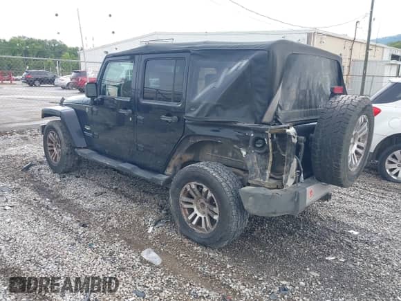 2008 Jeep Wrangler Unlimited Sahara с VIN 1J8GA59178L576014, выставлен на аукционе IAAI как лот 42788775 с пробегом 251 646 миль миль и . История ставок и продаж доступна на DreamBid. Изображение 3.