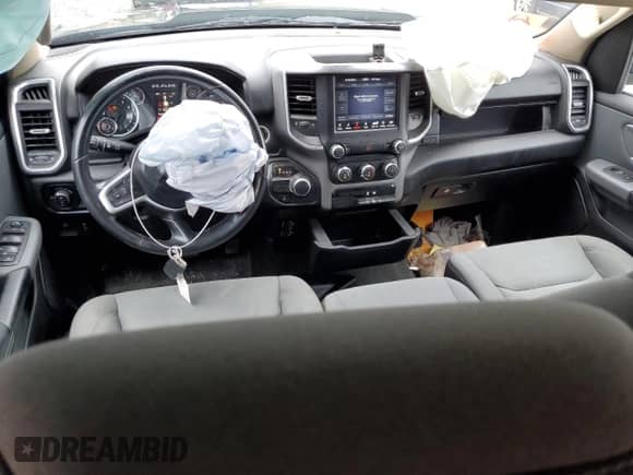 2020 Ram 1500 Big Horn z VIN 1C6RREFG7LN333518, wystawiony jako Copart lot #72204024 z przebiegiem 121 193 mil mil oraz Szkoda całkowita • Salvage title. Historia ofert i sprzedaży dostępna na DreamBid. Obrazek 8.