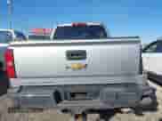 2017 Chevrolet Silverado 2500HD Work Truck z VIN 1GC1KUEG5HF122776, wystawiony jako IAAI lot #41386927 z przebiegiem 55 682 mil mil oraz . Historia ofert i sprzedaży dostępna na DreamBid. Obrazek 16.