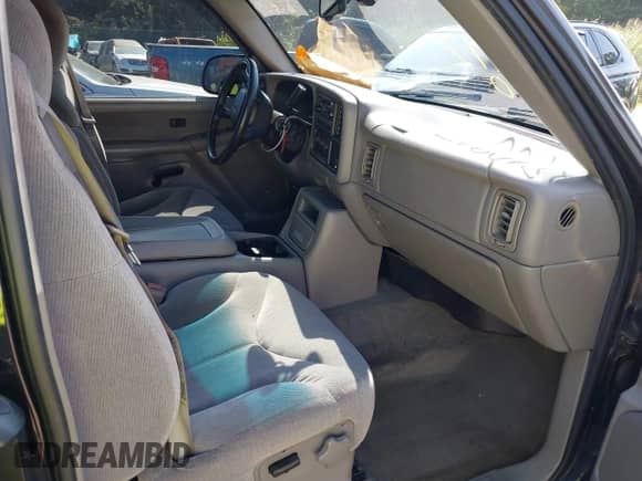2000 GMC Sierra 1500 SLE z VIN 1GTEK19T5YE243255, wystawiony jako IAAI lot #42870917 z przebiegiem 258 489 mil mil oraz . Historia ofert i sprzedaży dostępna na DreamBid. Obrazek 5.
