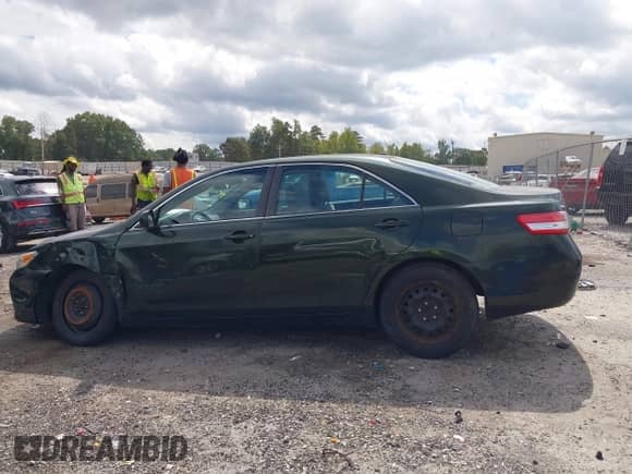 2010 Toyota Camry z VIN 4T1BF3EK9AU538432, wystawiony jako IAAI lot #43313393 z przebiegiem 208 220 mil mil oraz . Historia ofert i sprzedaży dostępna na DreamBid. Obrazek 15.