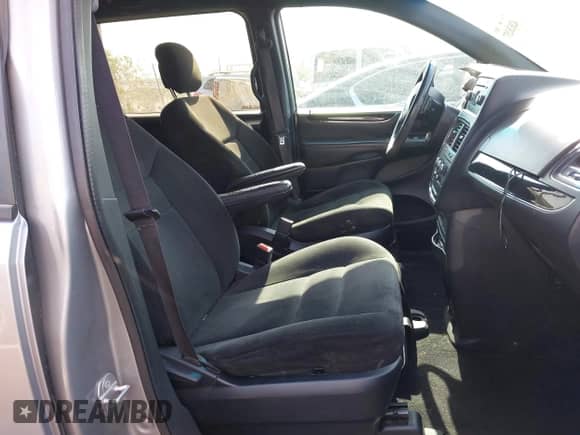 2016 Dodge Grand Caravan SE z VIN 2C4RDGBGXGR314799, wystawiony jako IAAI lot #42626257 z przebiegiem 164 785 mil mil oraz . Historia ofert i sprzedaży dostępna na DreamBid. Obrazek 5.