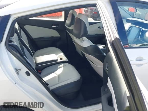 2018 Toyota Prius Plus z VIN JTDKARFP5J3077090, wystawiony jako IAAI lot #42888175 z przebiegiem 192 157 mil mil oraz . Historia ofert i sprzedaży dostępna na DreamBid. Obrazek 8.