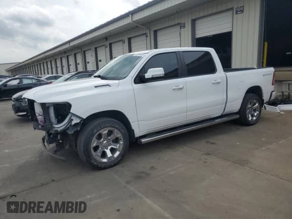2020 Ram 1500 Big Horn z VIN 1C6SRFMT1LN158741, wystawiony jako Copart lot #63994035 z przebiegiem 96 534 mil mil oraz Szkoda całkowita • Salvage title. Historia ofert i sprzedaży dostępna na DreamBid. Obrazek 1.