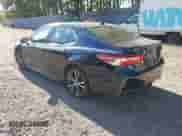 2019 Toyota Camry SE z VIN 4T1B11HK9KU261801, wystawiony jako IAAI lot #43351848 z przebiegiem 83 676 mil mil oraz . Historia ofert i sprzedaży dostępna na DreamBid. Obrazek 3.