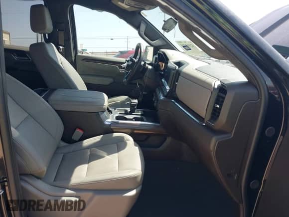 2024 Chevrolet Silverado 1500 LT Trail Boss z VIN 3GCUDFED1RG287720, wystawiony jako IAAI lot #42082209 z przebiegiem 23 011 mil mil oraz . Historia ofert i sprzedaży dostępna na DreamBid. Obrazek 5.