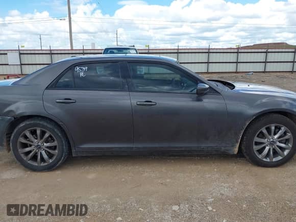 2014 Chrysler 300 S with VIN 2C3CCAGG4EH384420, listed as a IAAI auction lot 42470746 with 115,641 mi miles and . Bid and sale history available at DreamBid. Image 14.