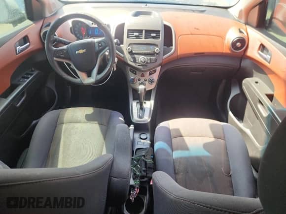 2013 Chevrolet Sonic LT с VIN 1G1JC6SG0D4109722, выставлен на аукционе Copart как лот 71868505 с пробегом 159 104 миль миль и Чистый • Clean title. История ставок и продаж доступна на DreamBid. Изображение 8.
