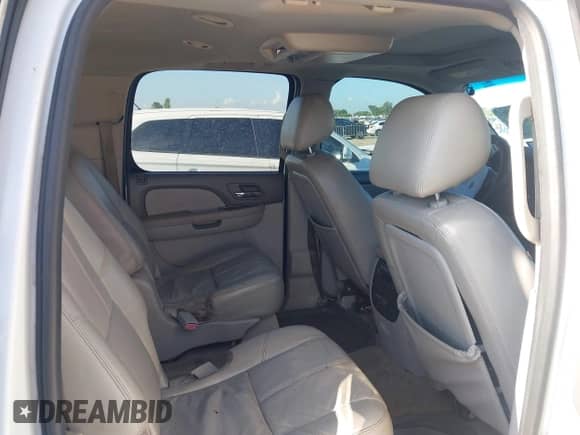 2010 Chevrolet Suburban LT z VIN 1GNUCJE04AR145330, wystawiony jako IAAI lot #42579675 z przebiegiem 185 242 mil mil oraz . Historia ofert i sprzedaży dostępna na DreamBid. Obrazek 8.