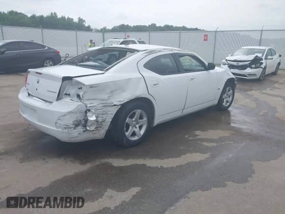 2010 Dodge Charger 3.5L with VIN 2B3CA2CVXAH259560, listed as a IAAI auction lot 42512636 with 150,889 mi miles and . Bid and sale history available at DreamBid. Image 4.