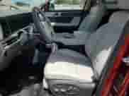 2024 Hyundai Santa Fe Calligraphy с VIN 5NMP54GL5RH030910, выставлен на аукционе Copart как лот 61055274 с пробегом 1 098 миль миль и Списание • Salvage title. История ставок и продаж доступна на DreamBid. Изображение 7.